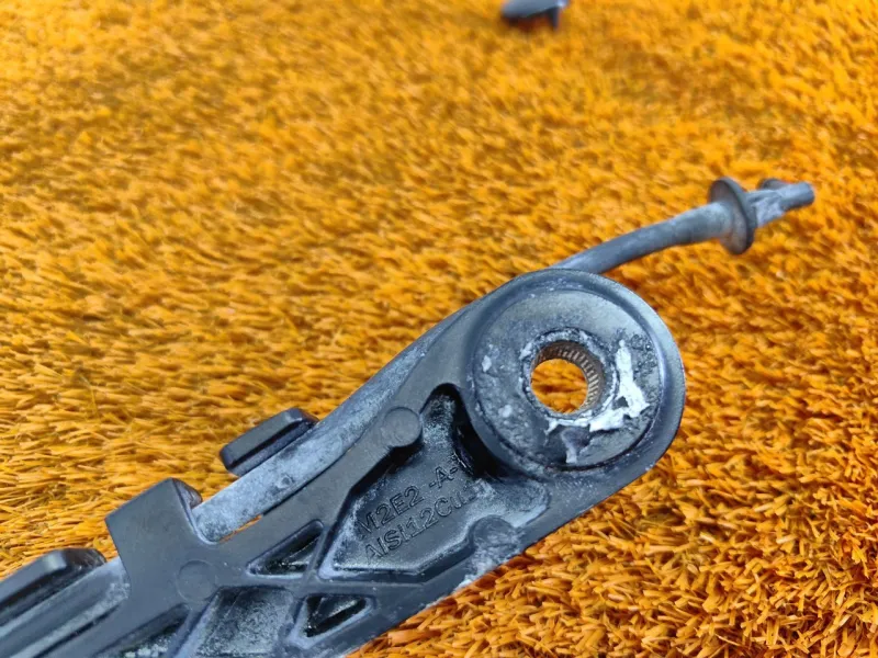 поводок стеклоочистителя