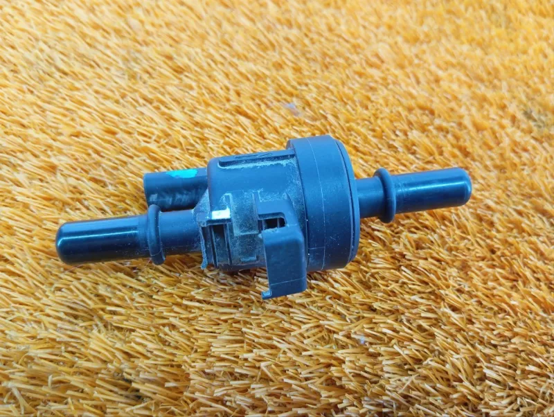 Клапан вентиляции топливного бака