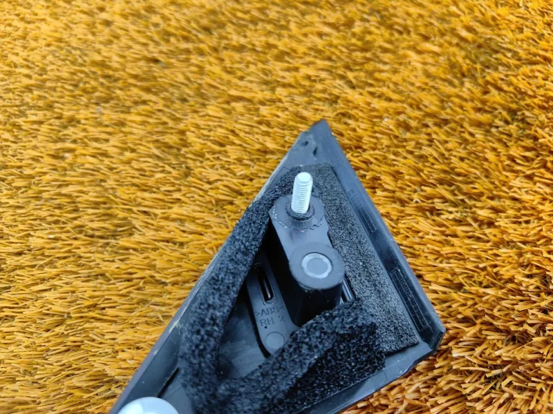 Уголок двери