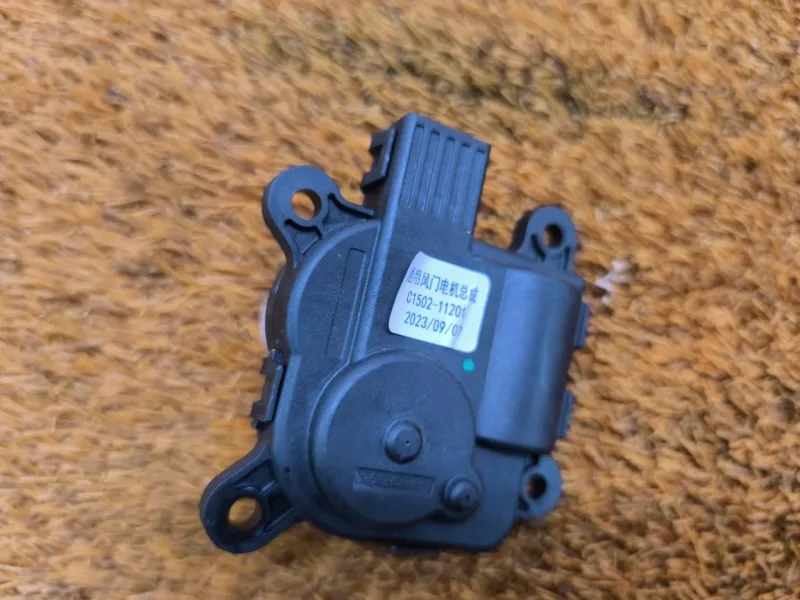 Сервопривод заслонок печки