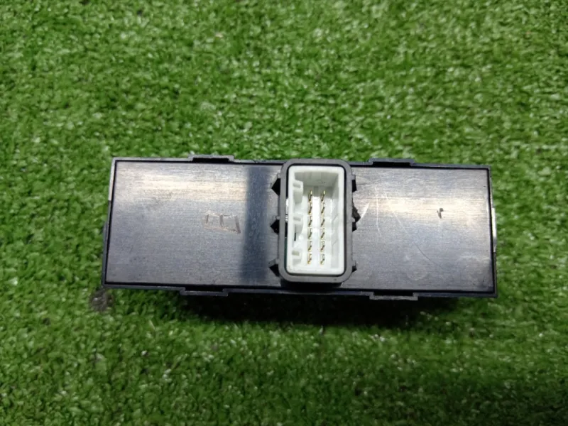 Кнопка стеклоподъемника