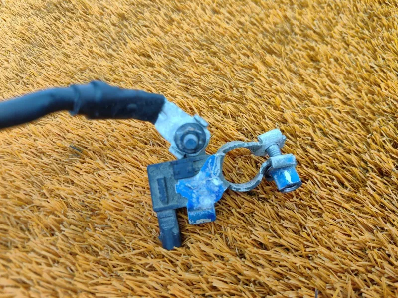 Клемма аккумулятора