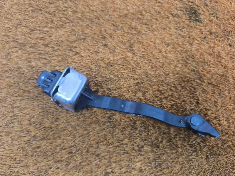 Ограничитель двери