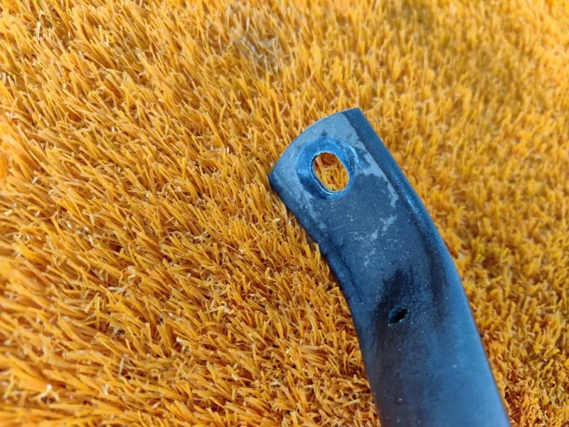 Крепление топливного бака