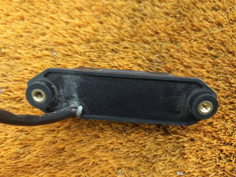 Кнопка открывания багажника