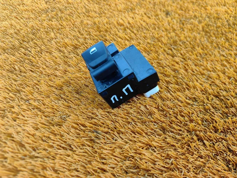 Кнопка стеклоподъемника