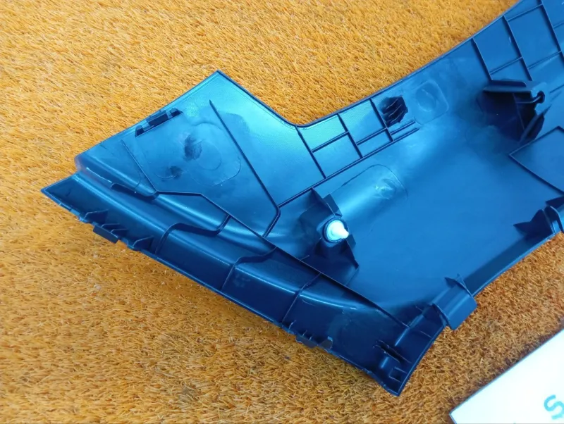 Накладка на стойку кузова