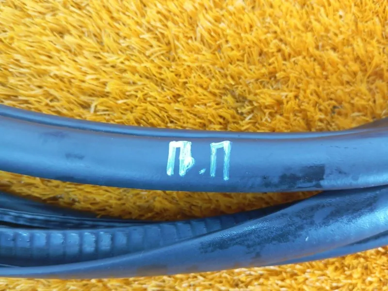 Уплотнитель проема двери