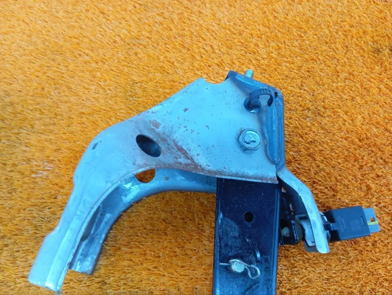 Педаль тормоза