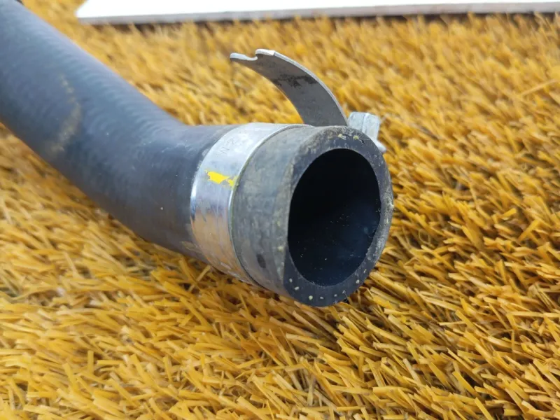 Патрубок радиатора