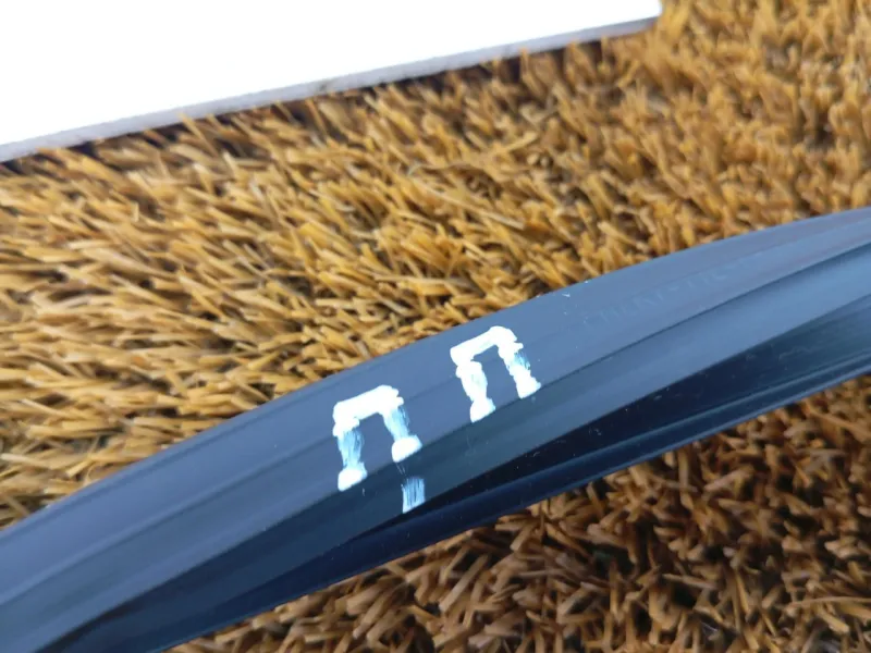 Уплотнитель стекла двери