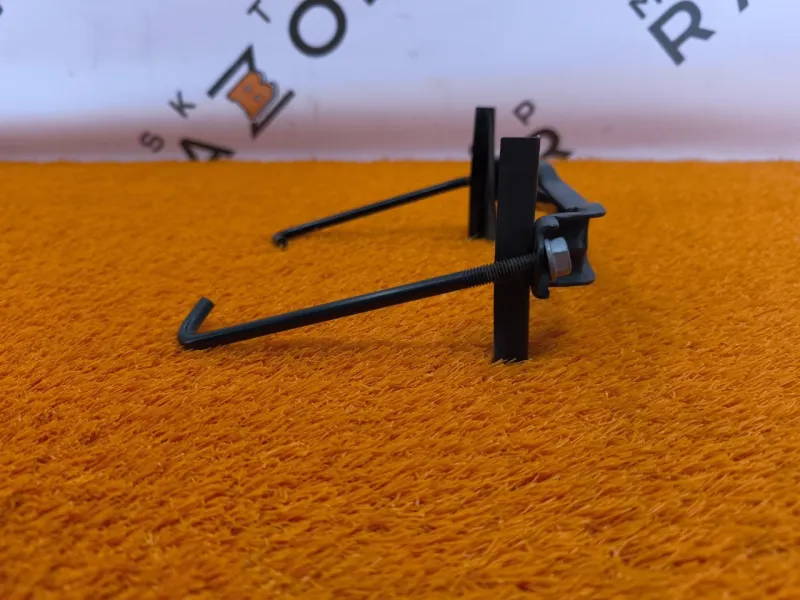 Крепление аккумулятора