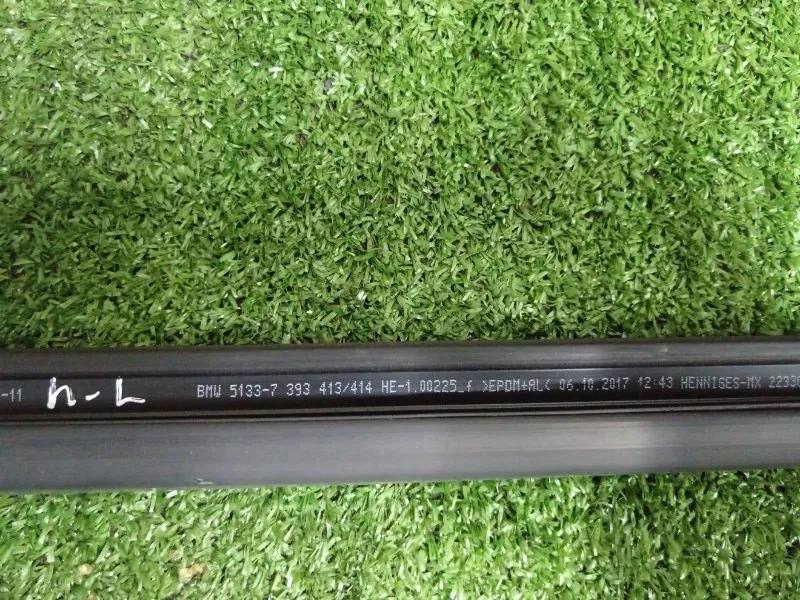 Уплотнитель стекла двери