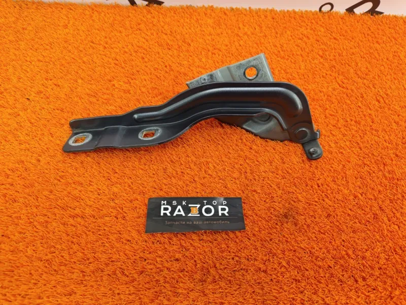 Петля капота