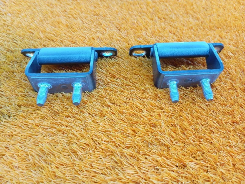 Петля двери багажника