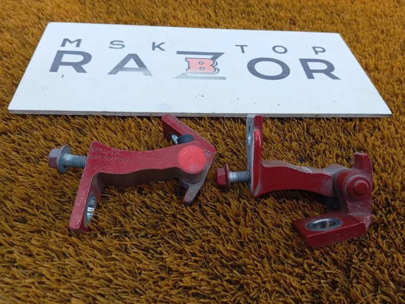 Петля двери