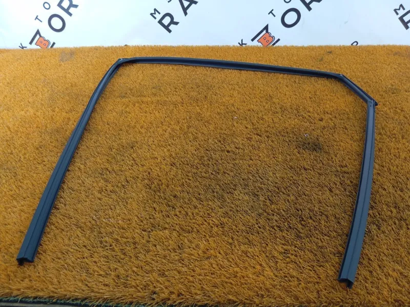 Уплотнитель стекла двери