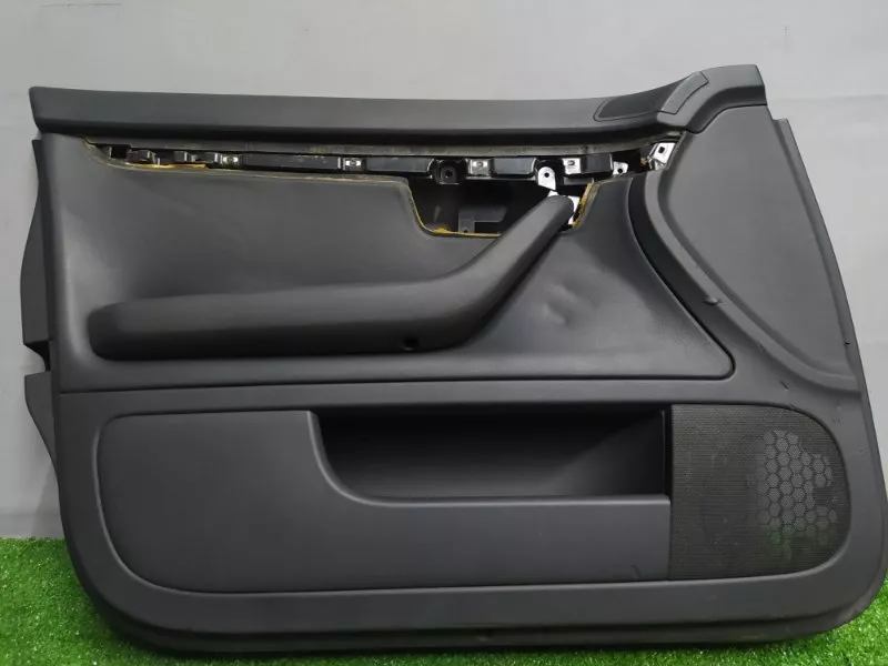 Обшивка двери Audi A4 2005 8E1867103AT8E1 B7, передняя левая