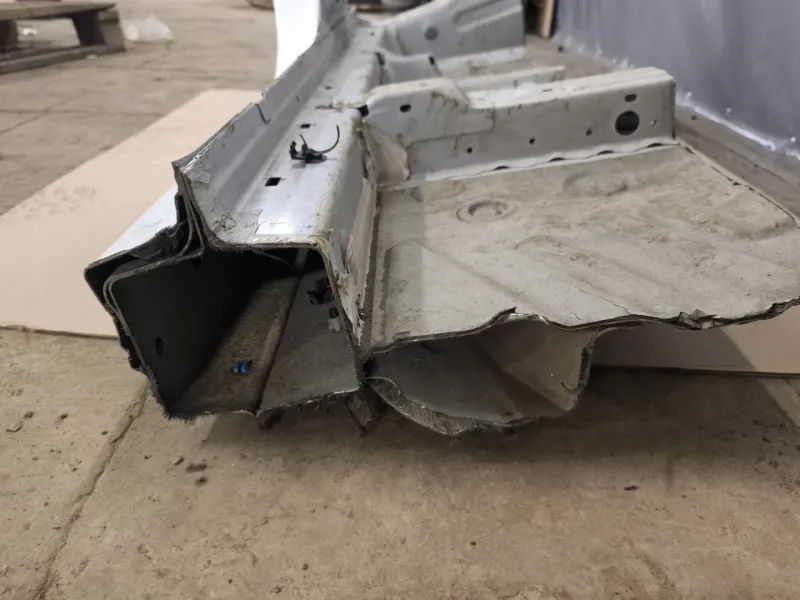 Порог с центральной стойкой