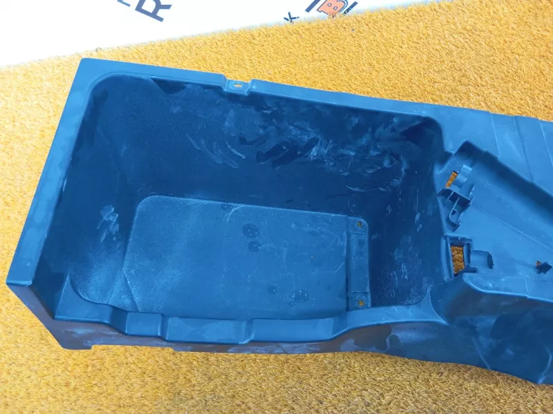 Крепление аккумулятора