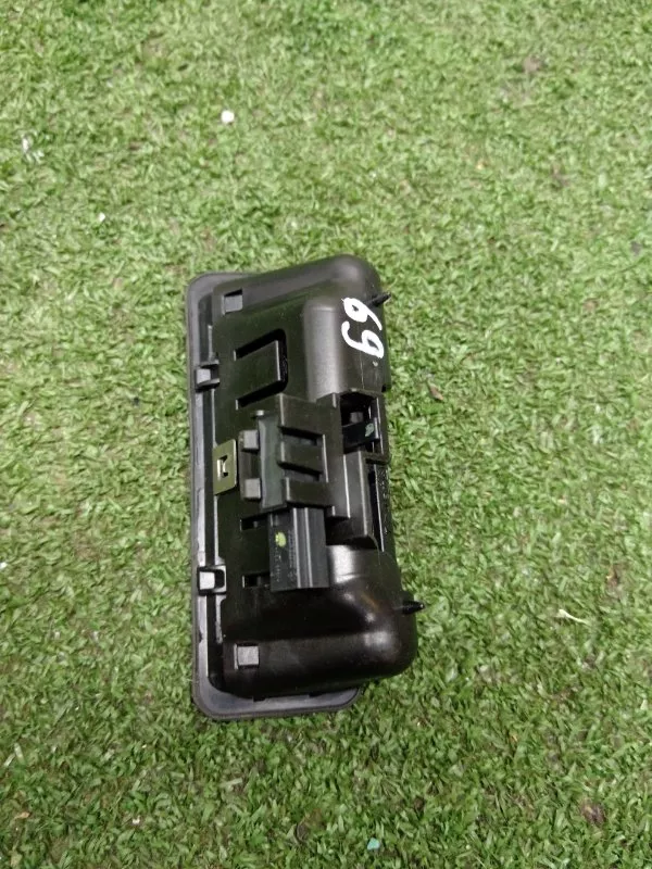 Ручка крышки багажника внутренняя