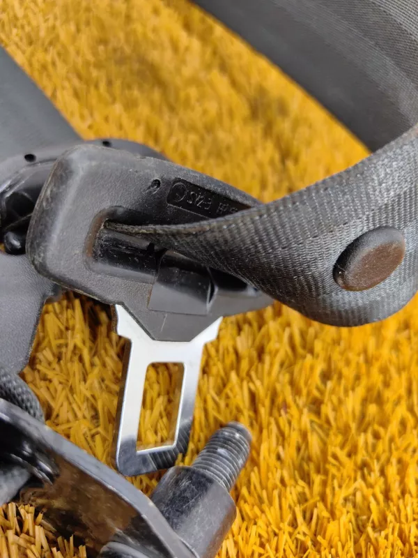 Ремень безопасности