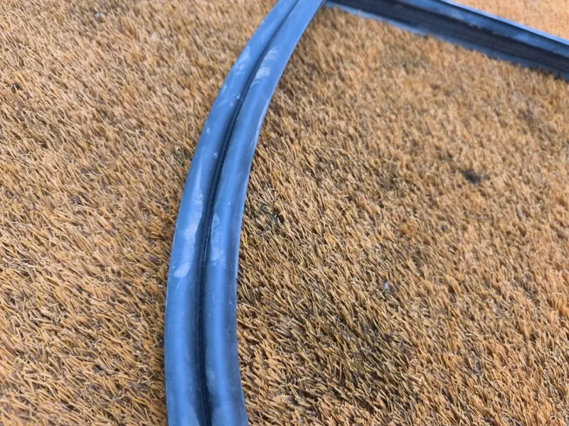 Уплотнитель багажника