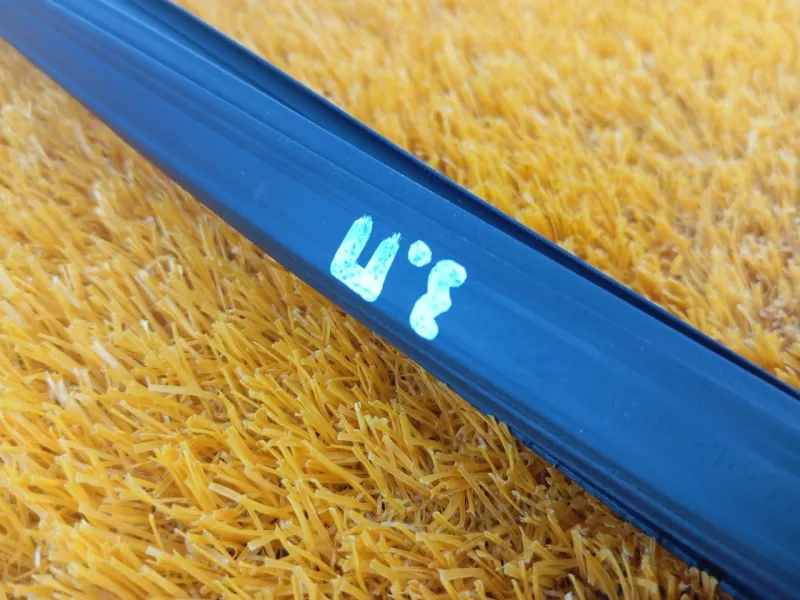 Уплотнитель стекла двери