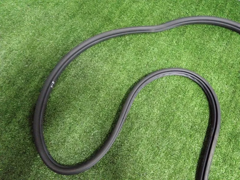 Уплотнитель проема двери