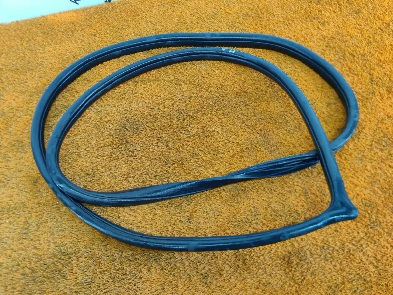 Уплотнитель проема двери