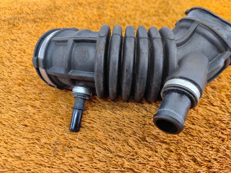 Патрубок воздушного фильтра