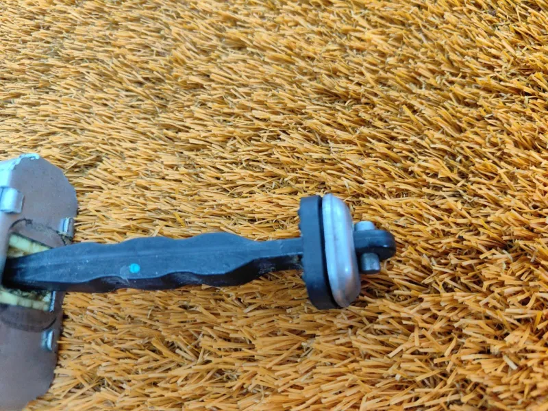 Ограничитель двери