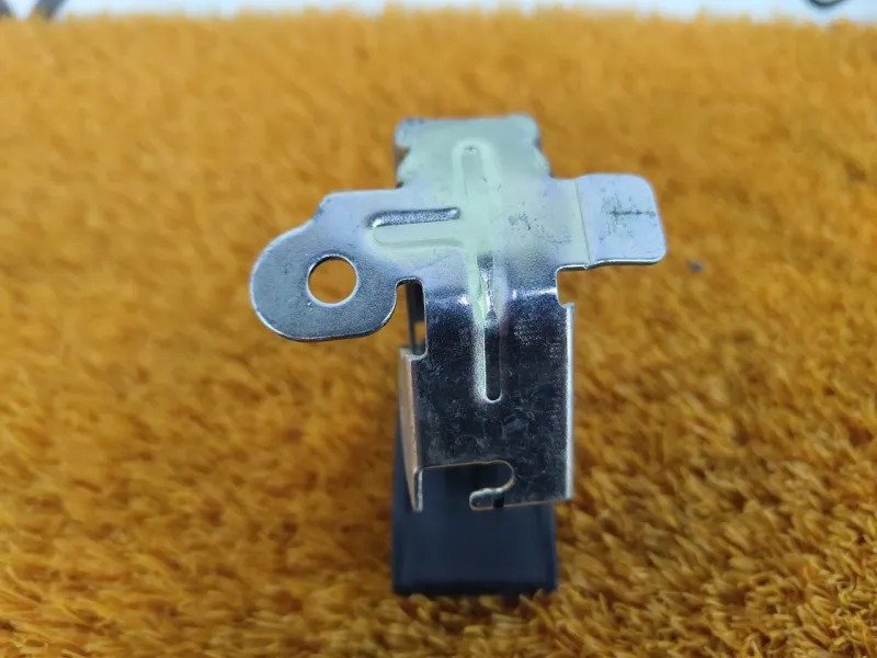 Ручка открывания капота