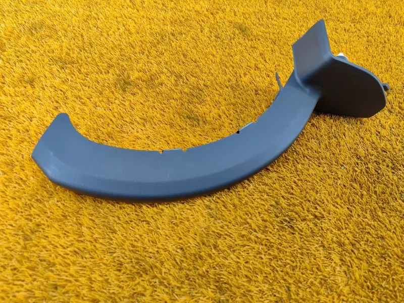 Накладка петли крышки багажника