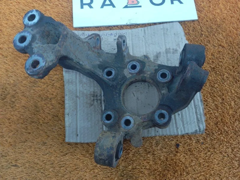 Кулак поворотный