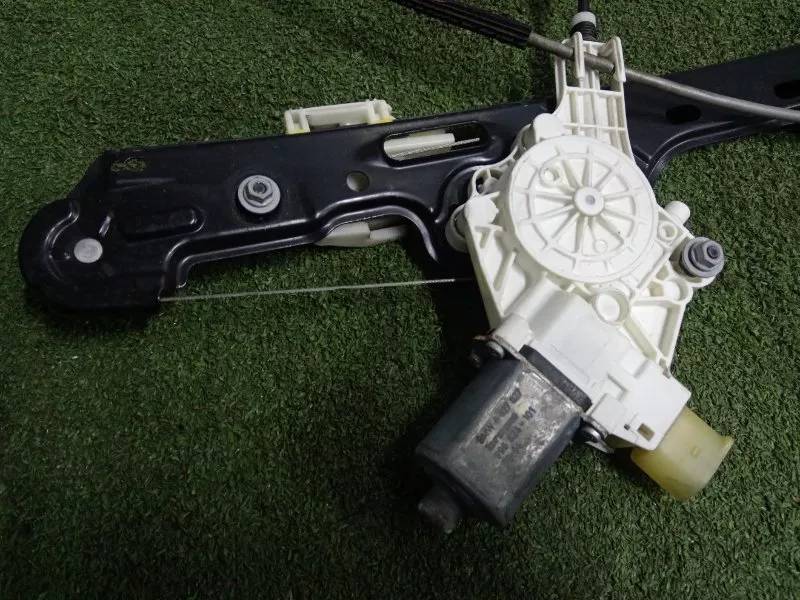 Стеклоподъемник BMW 1-Series 2008 51337138465 E87, передний левый