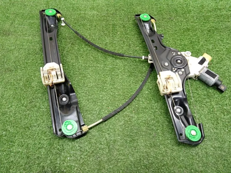 Стеклоподъемник BMW X1 2009 51332990386 E84, передний правый