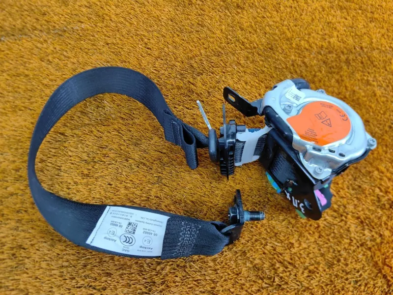 Ремень безопасности