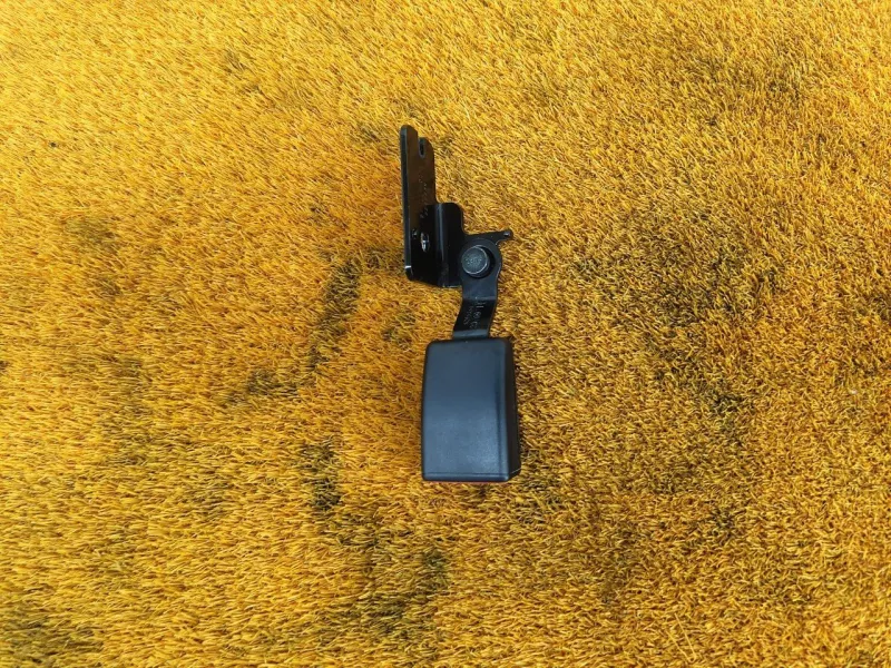 Ответная часть ремня безопасности