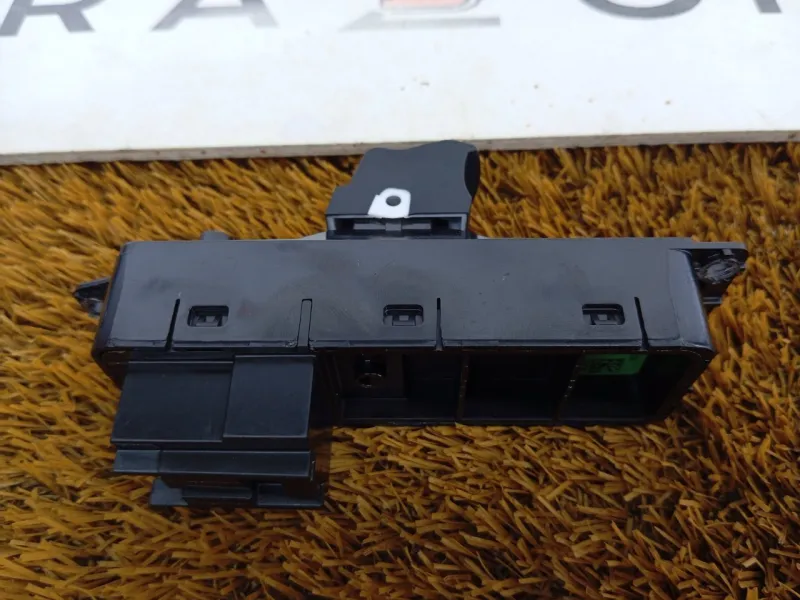 Кнопка стеклоподъемника