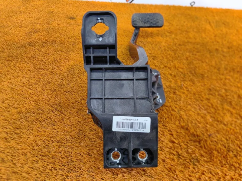 Педаль тормоза