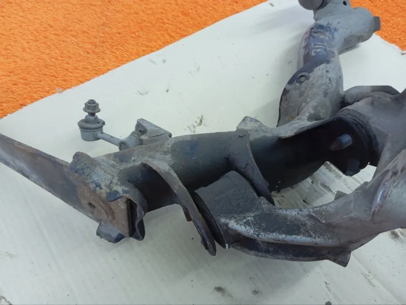 Кулак поворотный