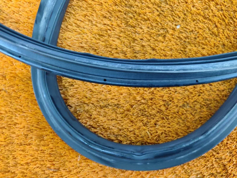 Уплотнитель багажника