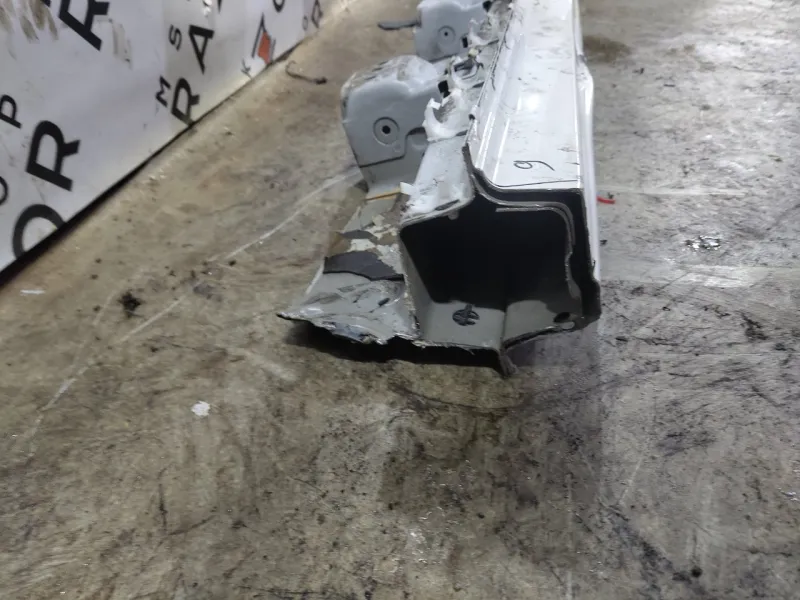 Порог с центральной стойкой