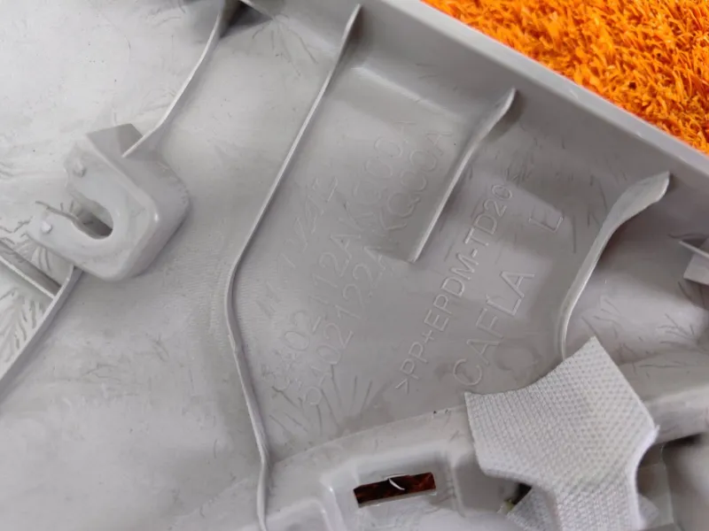 Накладка на стойку кузова