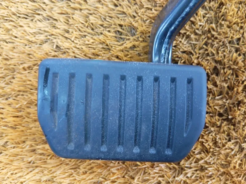 Педаль тормоза