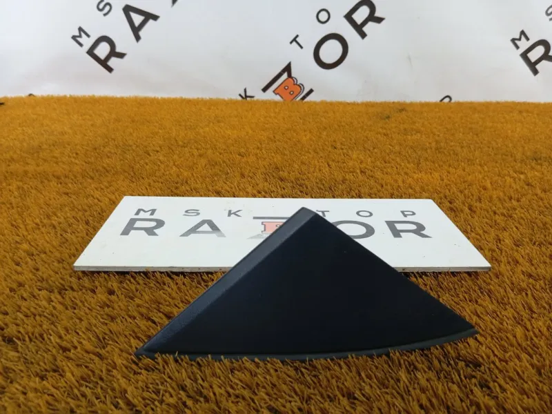 Уголок двери