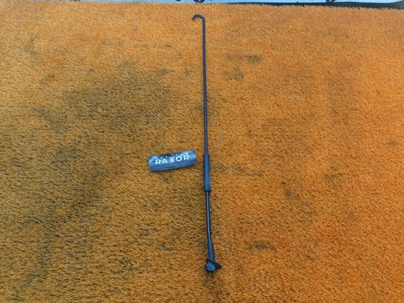 Упор капота