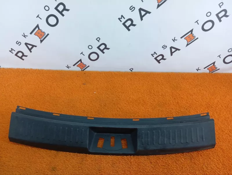 Накладка замка багажника