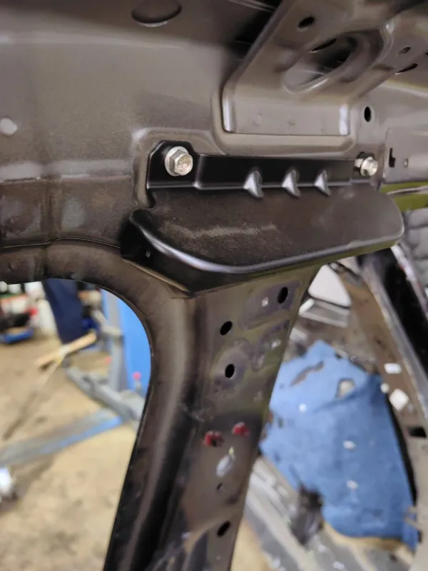 Порог с центральной стойкой